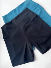 Load image into Gallery viewer, Signature shorts - Black
