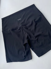 Load image into Gallery viewer, Signature shorts - Black
